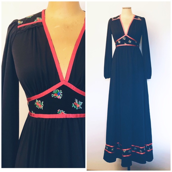 Dresses & Skirts - Vintage 1970’s black maxi dress